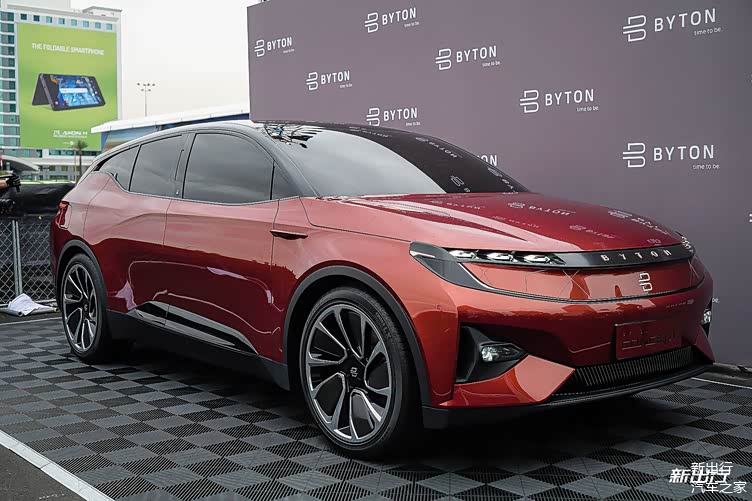 外观造型感觉上确实有一点法拉第未来 FF91 的影子